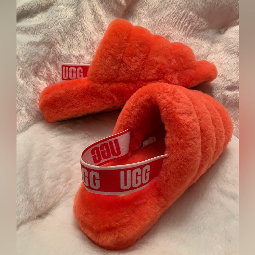 NWT Coral Ugg Fluff Yeah
